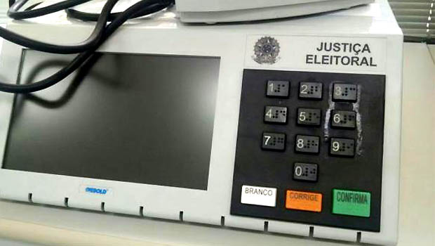 Polícia Federal procura eleitor que colou teclado de urna em Goiás - TRE-GO/Divulgação