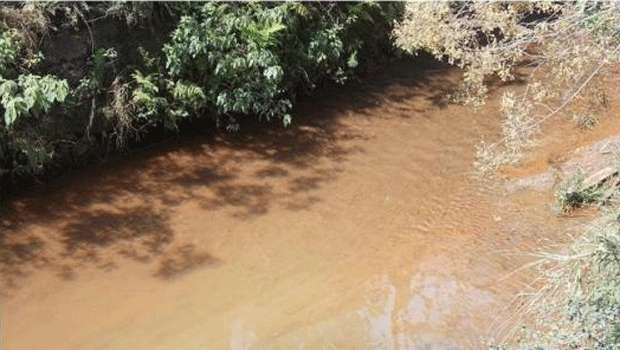 Secretaria de Meio Ambiente faz análise de água contaminada por bauxita em Ouro Preto - Semad/Divulgação