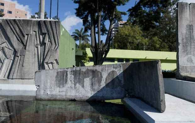 Muro de Berlim é espalhado ao redor do mundo como símbolo de liberdade - KENZO TRIBOUILLARD / AFP