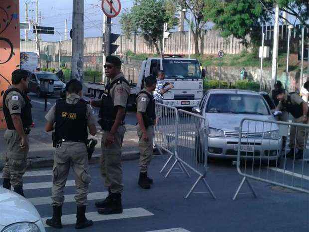 Polícia Militar já se posiciona em pontos estratégicos no entorno do Independência - Pedro Ferreira/EM/D.A.Press