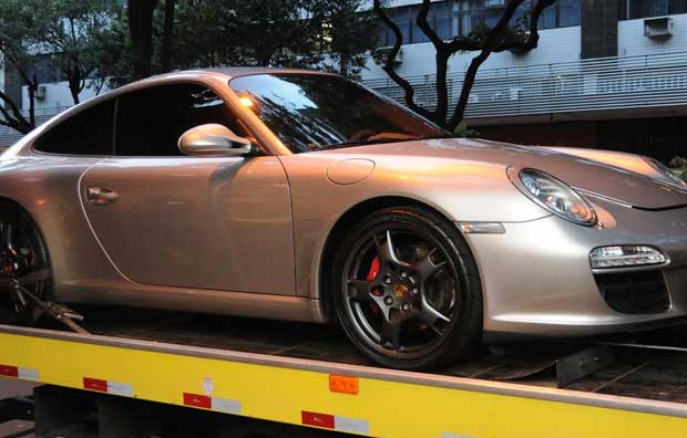 Porsche é apreendido na Savassi com placa adulterada - Marcos vieira/EM/D.A Press