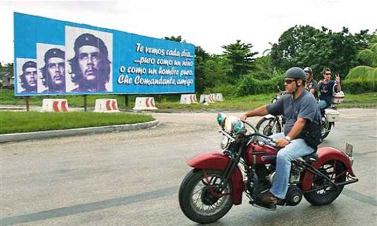 Filho de Che oferece a turistas viagens de motocicleta por Cuba - Adalberto Roque/AFP/Getty Images