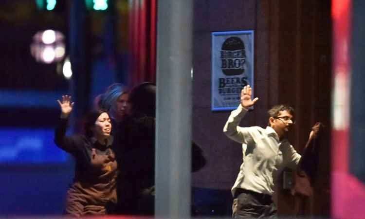 Sequestrador é um dos dois mortos no cerco à cafeteria em Sydney - Peter Parks/AFP 
