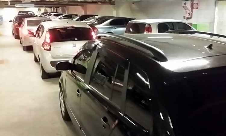 Clientes demoram quase cinco horas para  sair de estacionamento de shopping em BH - Marcos Vieira/EM/DA Press