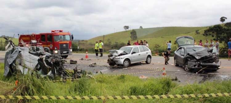 Tragédia com cinco mortos na BR-040 é acidente mais grave do feriadão - http://cdinews.com.br/