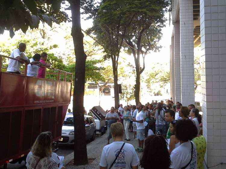 Agentes municipais de saúde protestam no Barro Preto, em BH - SindibelDivulgação 