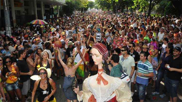 PBH vai cadastrar ambulantes para carnaval 2015 - Paulo Filgueiras/EM/D.A Pres