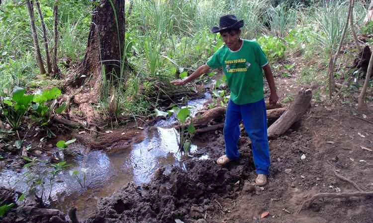 Captação clandestina de  água agrava a crise de abastecimento gerada pela estiagem - LUIZ RIBEIRO/EM/D.A PRESS