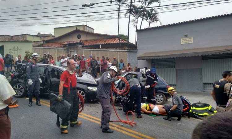 Após balear duas pessoas, suspeitos capotam carro e são presos pela PM em BH - Divulgação/PMMG