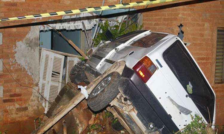 Carro desgovernado invade casa e mulher morre em São Lourenço - Jodil Duarte/Blog São Lourenço News