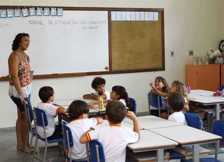 Alunos aprendem nas escolas a economizar água - Rodrigo Clemente/EM//D.A Press.