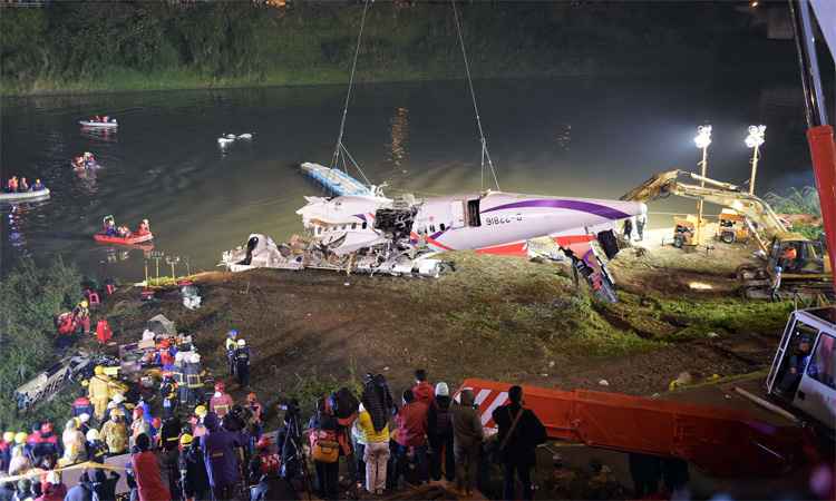 Caixas pretas de avião da TransAsia são localizadas - AFP PHOTO / SAM YEH 