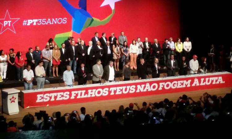 Com Lula e Dilma, começa em BH cerimômia de comemoração dos 35 anos do PT