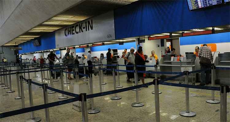 Instrumentos que facilitam pousos ficarão ligados no Aeroporto de Confins durante o carnaval  - Paulo Filgueiras/EM/D.A Press