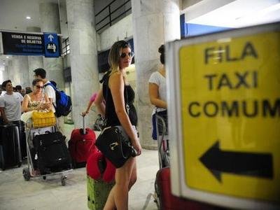 Viajantes tentaram trazer R$ 251 milhões em bens ao país sem informar à Receita - Agência Brasil 