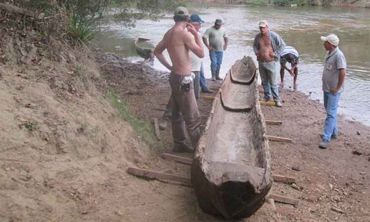 Canoa indígena construída em 1610 é encontrada em Minas Gerais - José Marcos Alves Salgado/Divulgação