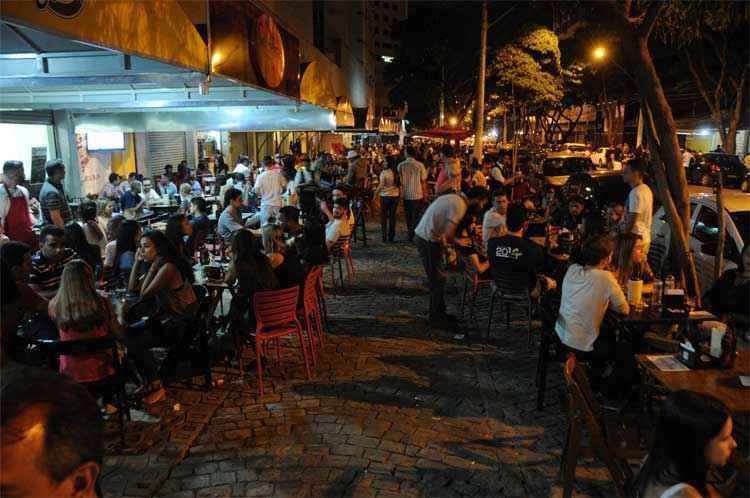 Rua Alberto Cintra, no Bairro União, é novo centro de diversão de BH  -  Marcos Vieira/EM/D.A Press. 