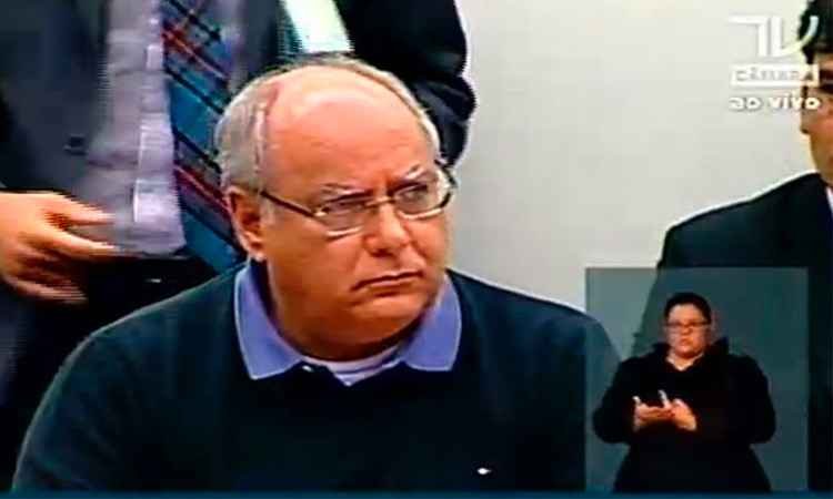 Duque se nega a responder perguntas  da CPI da Petrobras - Reprodução/TV