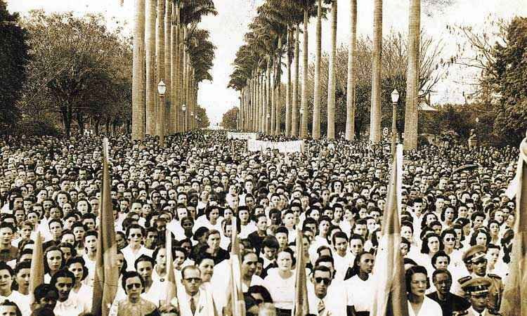Nossa História: Praça da Liberdade, palco de lutas e conquistas - Arquivo EM 11/9/1942