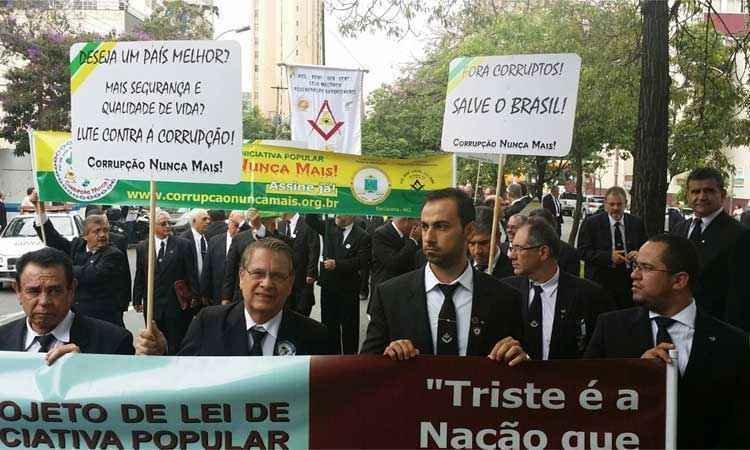 Maçonaria protesta contra corrupção nas ruas de BH  - Euller Junior/EM/D.A Press 