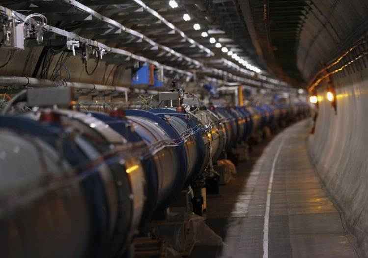 Após dois anos em manutenção, maior e mais poderoso acelerador de partículas do mundo volta a funcionar - Denis Balibous/Reuters
