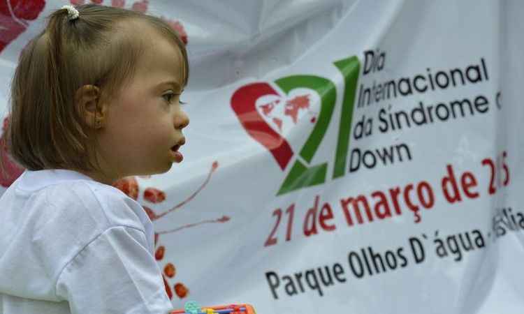 CaminhaDown reúne portadores de deficiência e familiares no Ibirapuera - Agência Brasil 