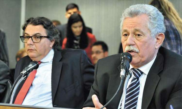 Secretários  e deputados de Minas trocam acusações em reunião para discutir orçamento - Ramon Lisboa/EM/D.A Press