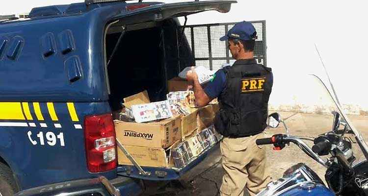 PRF apreende CDs e DVDs falsificados na BR-040, em BH - Polícia Rodoviária Federal (PRF)/Divulgação