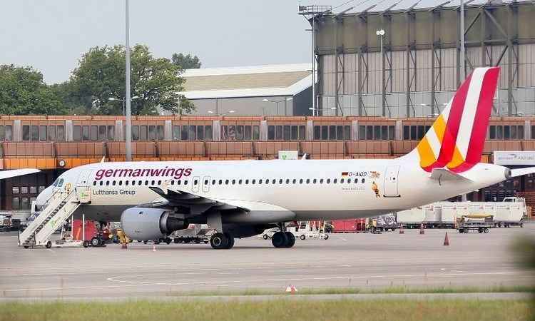 Um dos pilotos do avião da Germanwings estava fora da cabine durante acidente, diz jornal - Stephanie Pilick/DPA/AFP