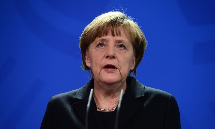 Merkel se diz chocada com informações sobre co-piloto do avião da Germanwings - JOHN MACDOUGALL/AFP 