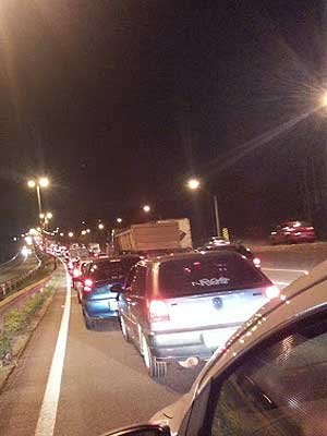 Trânsito é lento na BR-381 depois de manifestação de motociclistas - Thiago Ventura/EM DA Press