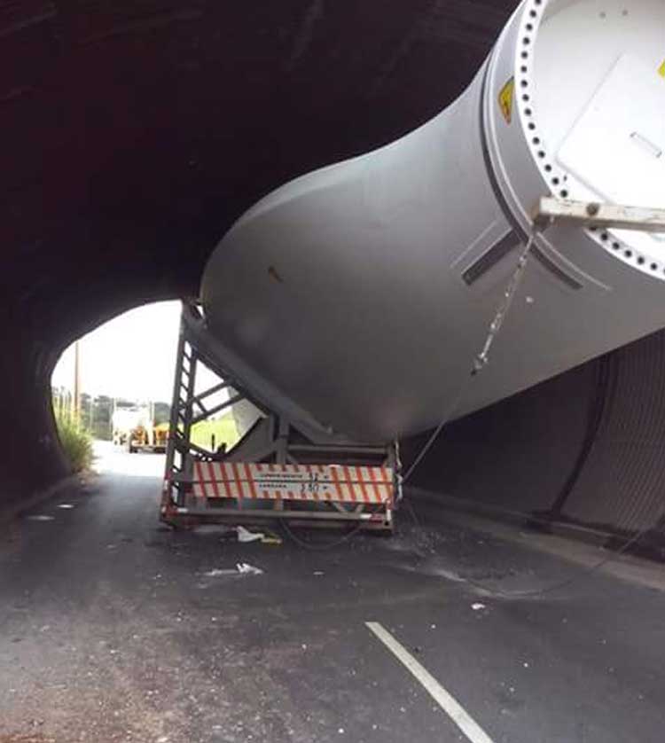 Túnel da Via Expressa danificado por carreta deve ser liberado no fim do dia - Augusto César Palmeirão Neto