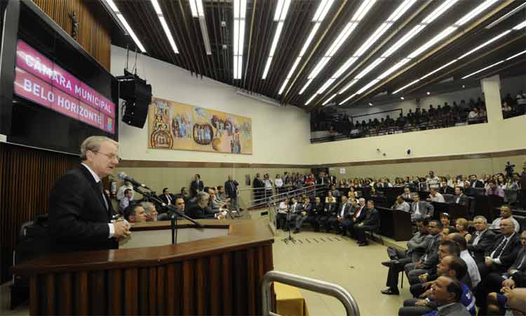 Lacerda admite que houve erro na construção de viaduto - Jair Amaral/EM/D.A Press