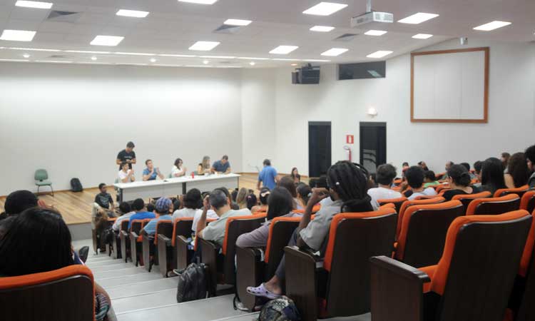 Estudantes de outros cursos da UFMG querem medidas propostas para a Fafich - Túlio Santos/EM/D.A Press