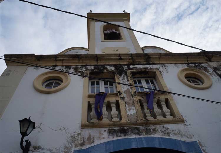 Badalo de sino cai em Oliveira e atinge uma pessoa durante procissão da semana santa - Marcelo Praxedes/Rádio Sociedade AM