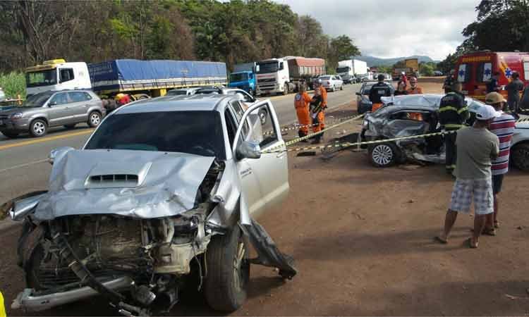 Uma pessoa morre e outra fica ferida em acidente na BR-381, em  Caeté - Gladyston Rodrigues/EM/D.A Press