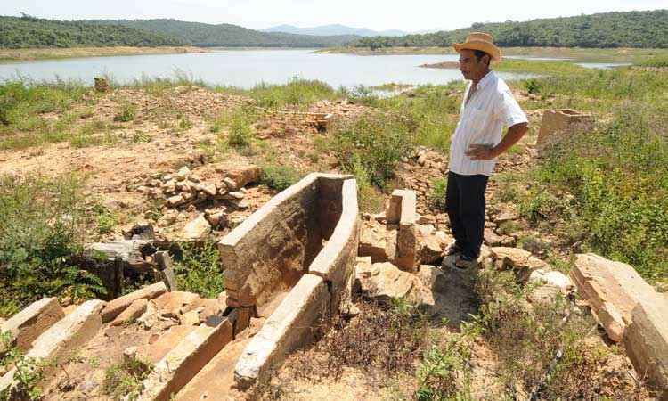 Seca traz à tona ruínas de distrito inundado para a formação do Reservatório do Rio Manso - Beto Novaes/EM/D.A PRESS
