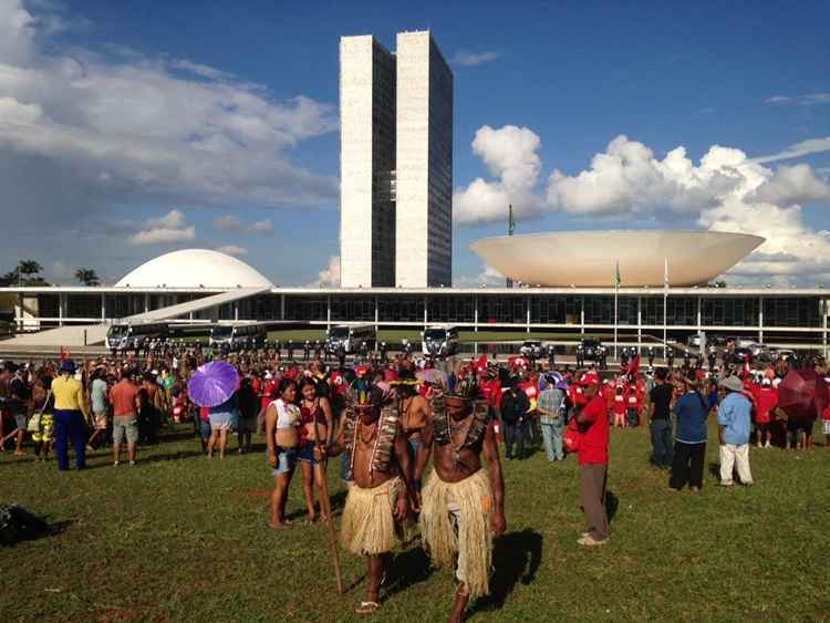 Contra a PEC 215, índios acampam em frente ao Congresso Nacional - Antônio Cunha/CB/D.A.Press
