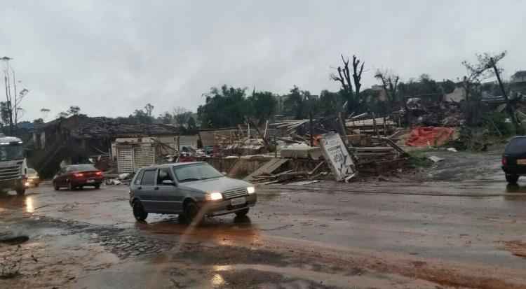 Temporal causa estragos e deixa ao menos dois mortos em Santa Catarina - Defesa Civil de Xanxerê/Divulgação