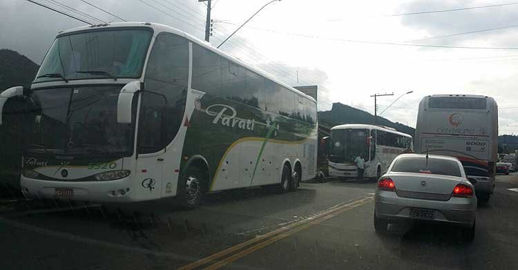 BR-356 tem trânsito lento perto da entrada de Ouro Preto - Leandro Couri/EM DA Press
