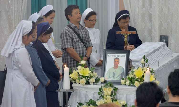 Condenados à morte na Indonésia entoaram cânticos religiosos antes da execução - BAY ISMOYO/AFP PHOTO