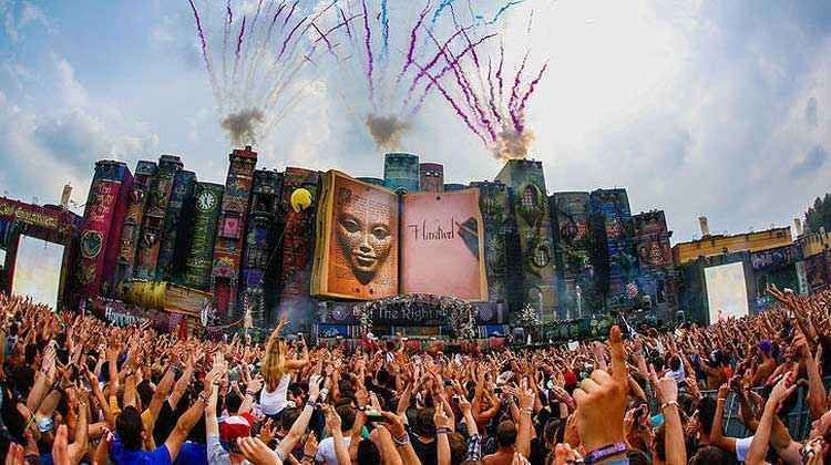 Banho vira artigo de luxo no Festival Tomorrowland - Reprodução Internet