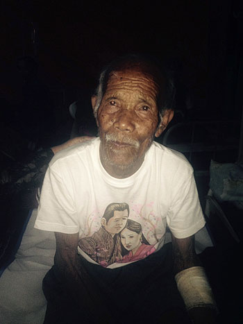 Homem de 101 anos é resgatado com vida dos escombros no Nepal - STR 
