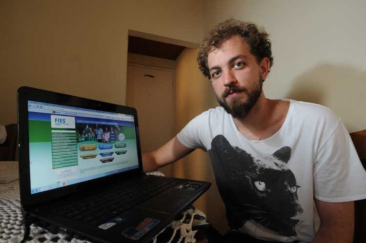 Fies fecha porta e deixa 178 mil fora - Gladyston Rodrigues/EM/D.A. Press