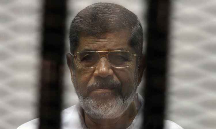 Egito condena ex-presidente Mohammed Morsi à morte - TAREK EL-GABASS / AFP
