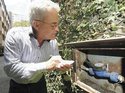 Desperdícios e negligências com a água se agravam e geram atritos em condomínios de BH  - Jair Amaral/EM/D.A Press - 2013 22/1/15
 