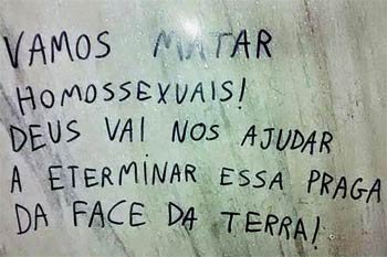 Pichações incitam violência contra homossexuais na UFV - Reprodução/Facebook