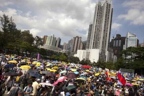 Cerca de 100 mil pessoas vão às ruas reivindicar sufrágio universal em Hong Kong - Alex Hofford/EPA/Agência Lusa
