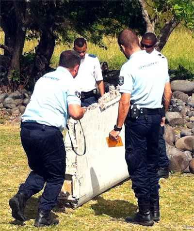 Destroços encontrados em ilha pertencem a um Boeing 777, diz investigação  - YANNICK PITON / AFP PHOTO