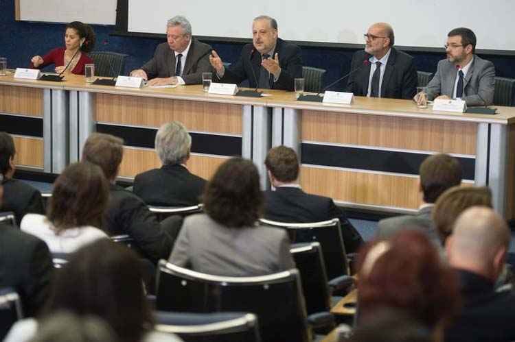 'Temos de tratar prisão de Dirceu com serenidade', diz Berzoini - Marcelo Camargo/Agência Brasil